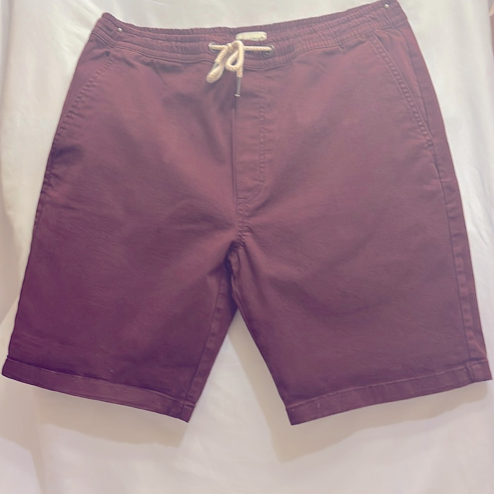 NWOT MATIX Men’s Shorts Pull On Streetwear Board Wear Burgundy Size Medium.
